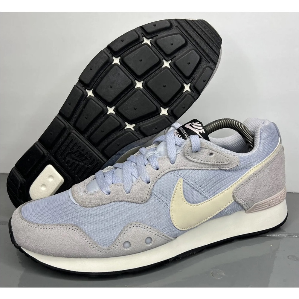 Nike Womens Venture Runner CK2948-001 Sz 10M Ghost/Sail Displays NWOB